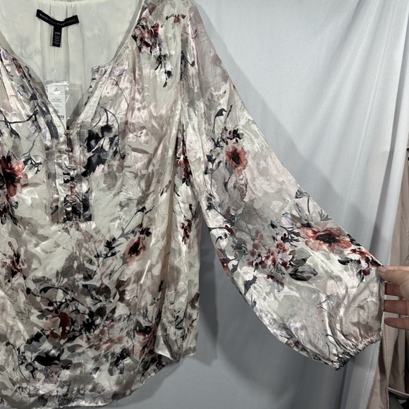 NWT $110 White House Black Market [ Plus 20W ] Silk Burnout Floral Blouses‎ - Picture 10 of 15